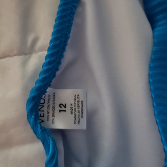 Monokini - Picture 3 of 3